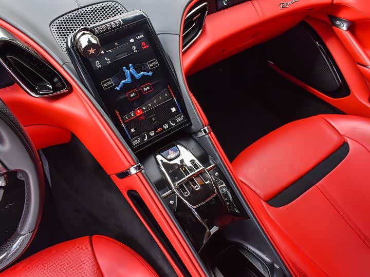 Фото 9 - Ferrari Roma