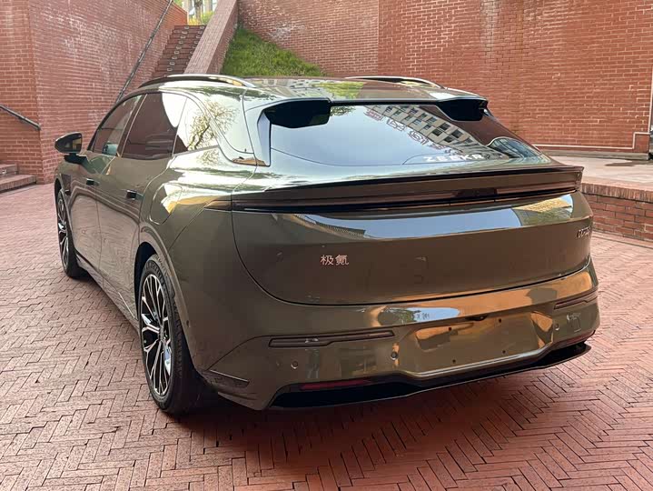 Фото 6 - Zeekr 007 GT