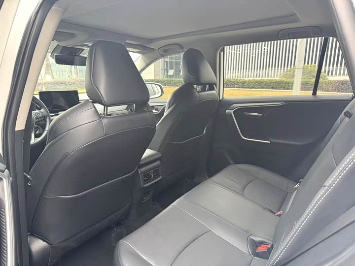 Фото 6 - Toyota Wildlander