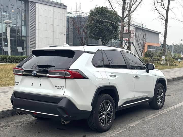 Фото 7 - Toyota Wildlander