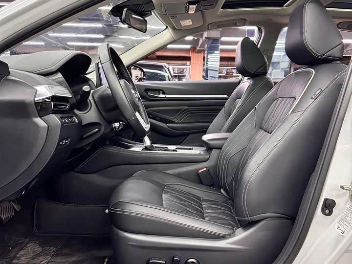 Фото 9 - Nissan Teana