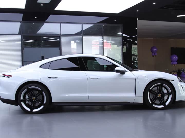 Фото 3 - Porsche Taycan