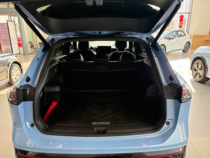 Фото 7 - Volkswagen Tiguan L Pro