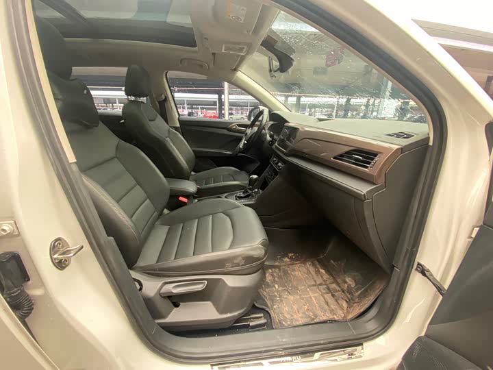 Фото 7 - Volkswagen Tharu