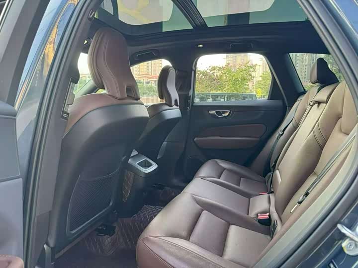 Фото 6 - Volvo XC60