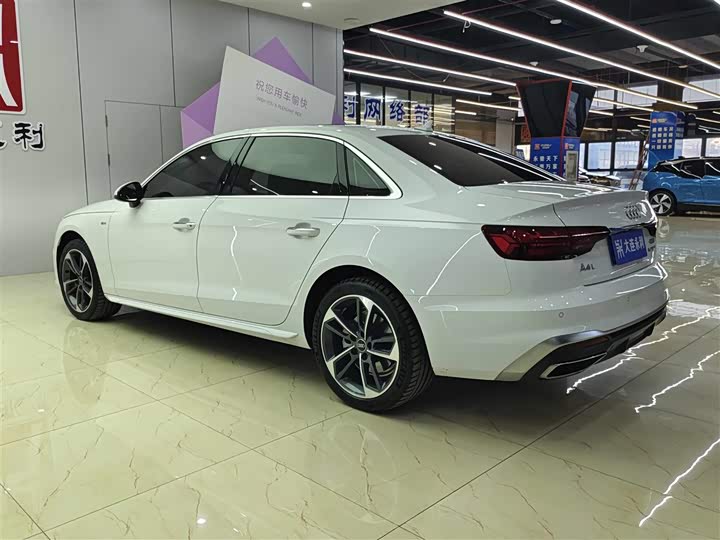 Фото 4 - Audi A4L