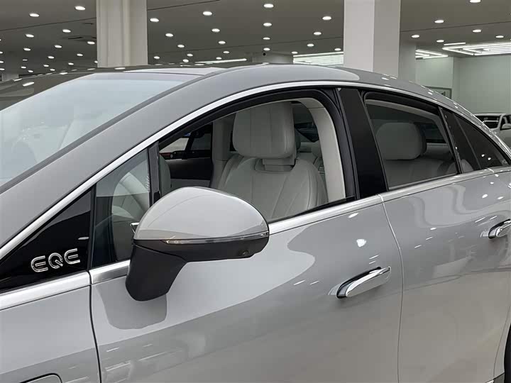 Фото 9 - Mercedes-Benz EQE