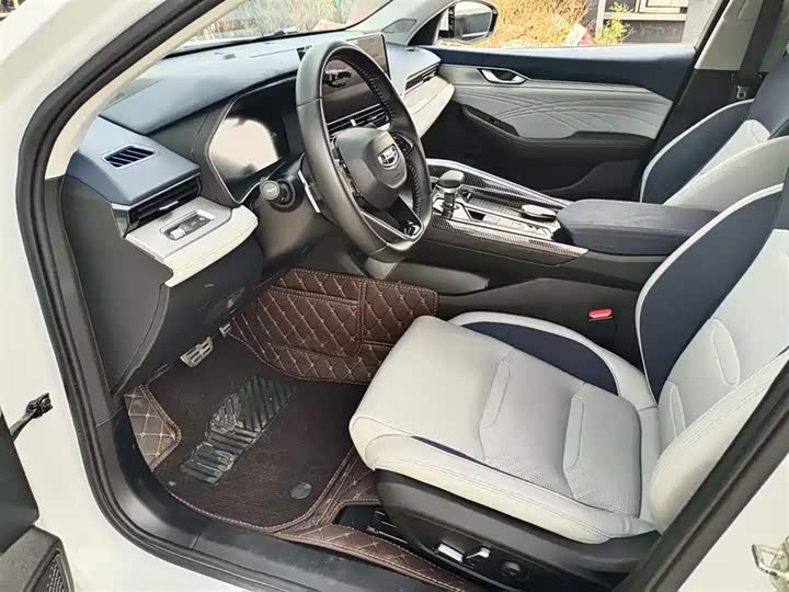 Фото 3 - Geely Preface