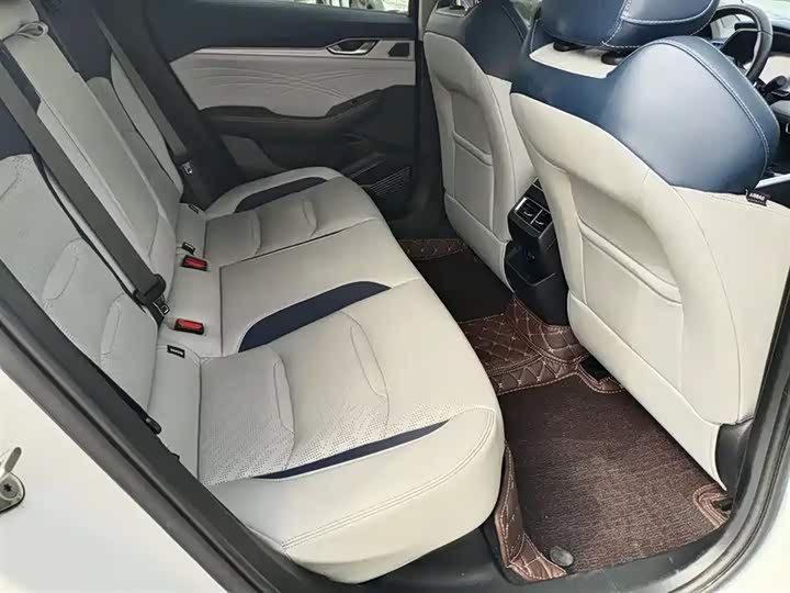 Фото 6 - Geely Preface