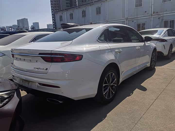 Фото 9 - Geely Preface