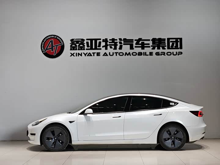 Фото 3 - Tesla Model 3