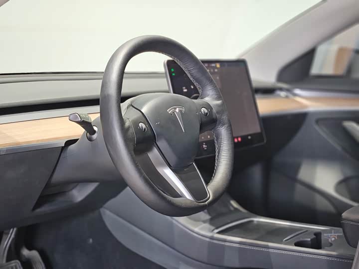 Фото 5 - Tesla Model 3