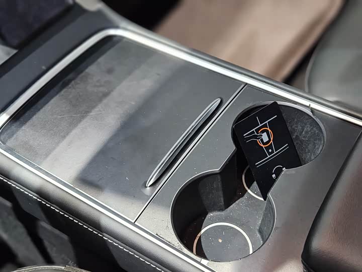 Фото 9 - Tesla Model 3