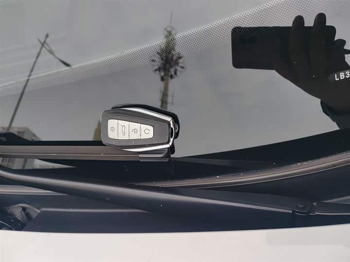 Фото 9 - Geely Atlas