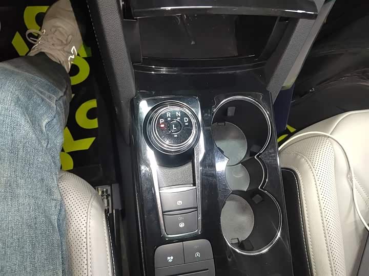 Фото 6 - Ford Escape