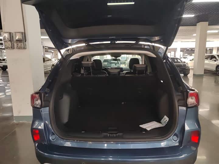 Фото 9 - Ford Escape