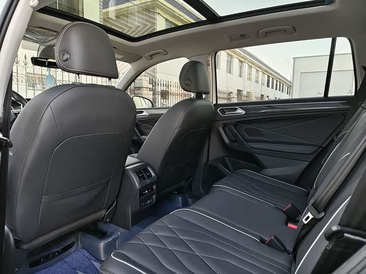 Фото 7 - Volkswagen Tiguan L Pro