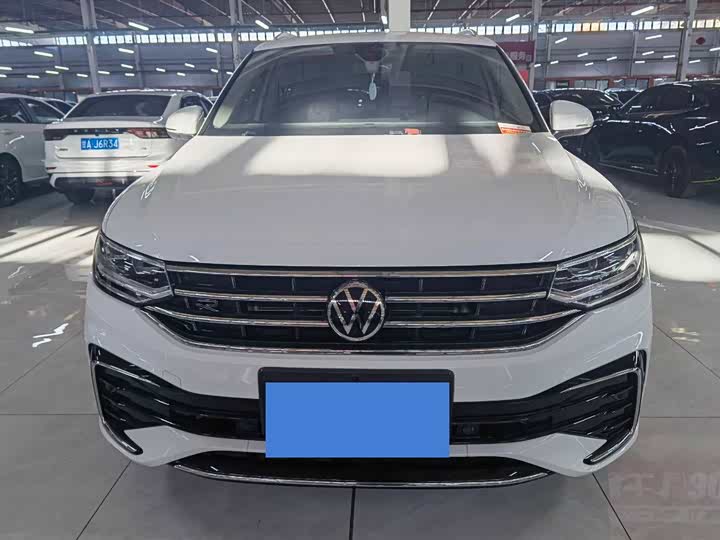 Фото 9 - Volkswagen Tiguan L Pro