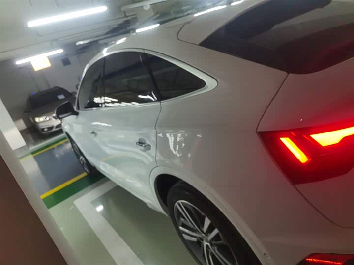 Фото 5 - Audi Q5L Sportback