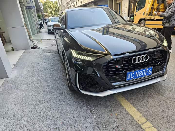 Фото 3 - Audi RS Q8