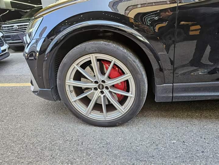 Фото 7 - Audi RS Q8