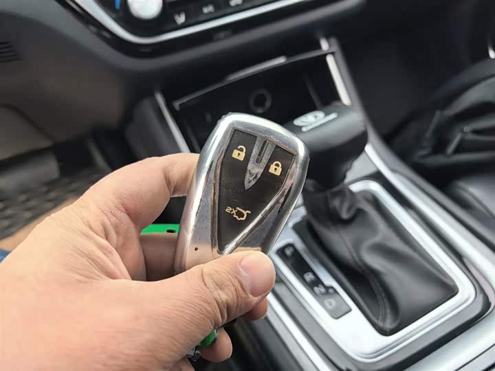 Фото 9 - Changan Raeton CC