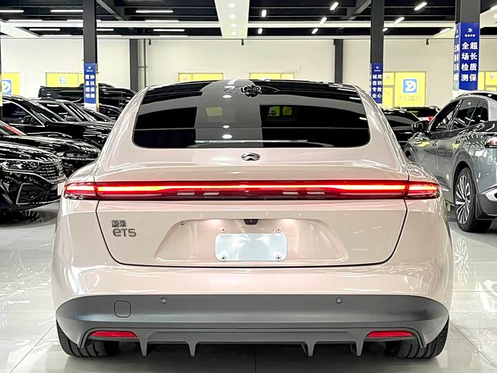 Фото 8 - Nio ET5