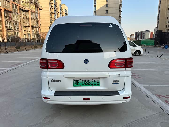 Фото 5 - Dongfeng Forthing Lingzhi M5 EV