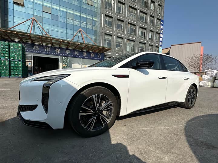 Фото 2 - Hongqi EH7