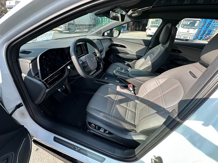 Фото 7 - Hongqi EH7