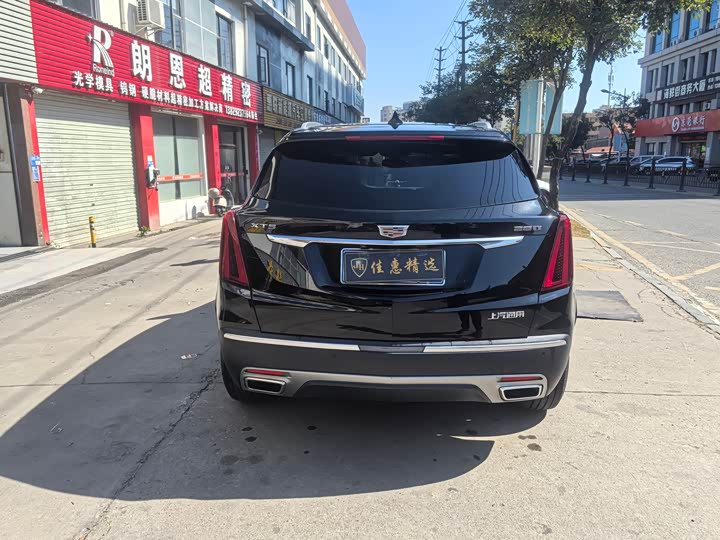 Фото 8 - Cadillac XT5