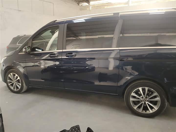 Фото 5 - Mercedes-Benz V-Class