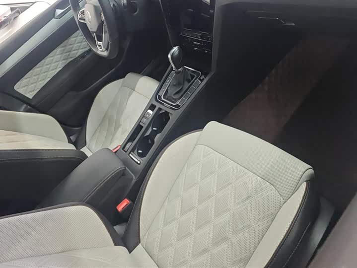 Фото 8 - Volkswagen Magotan