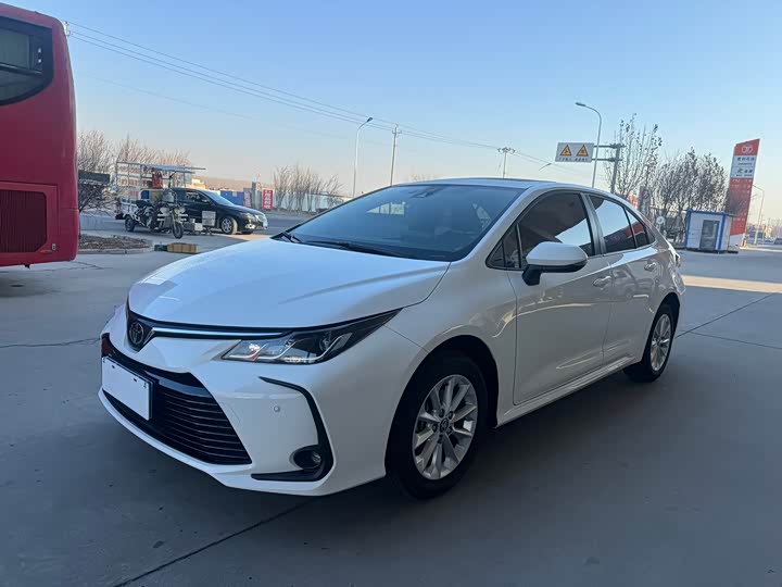 Фото 1 - Toyota Corolla