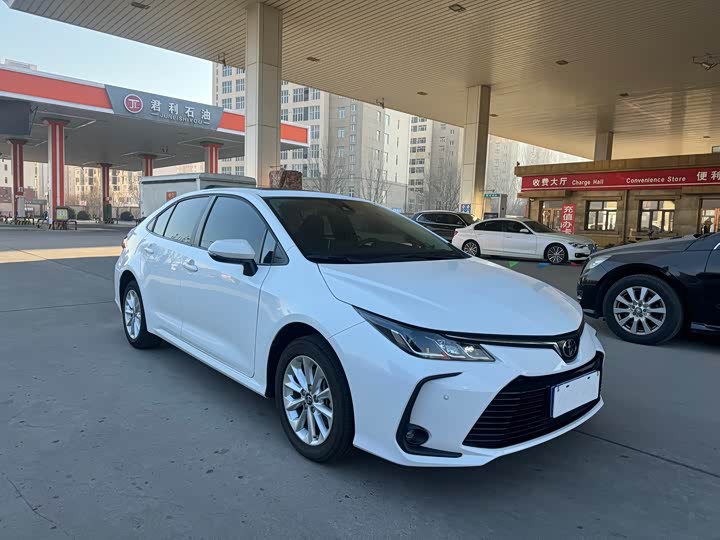 Фото 3 - Toyota Corolla