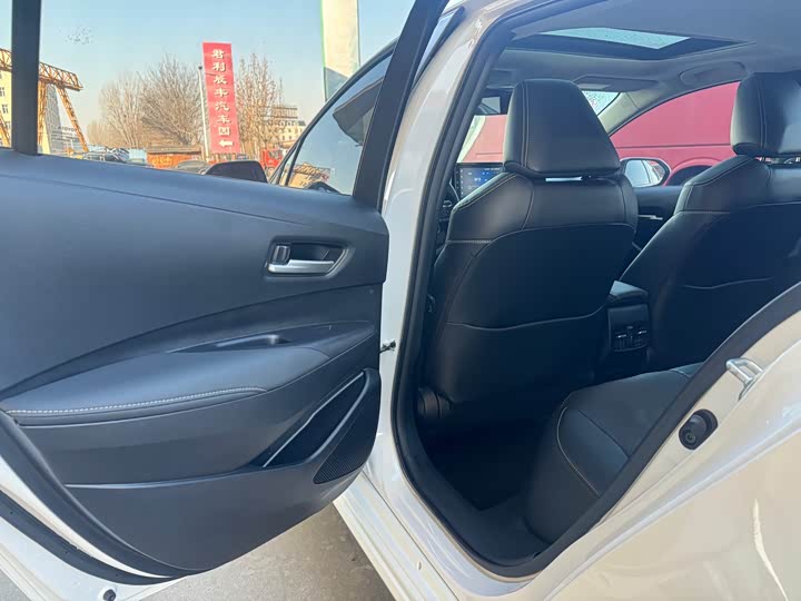 Фото 6 - Toyota Corolla