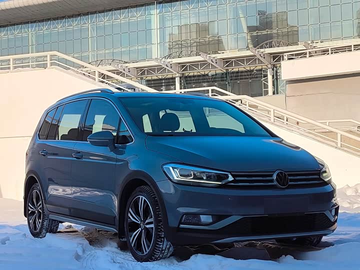 Фото 4 - Volkswagen Touran L