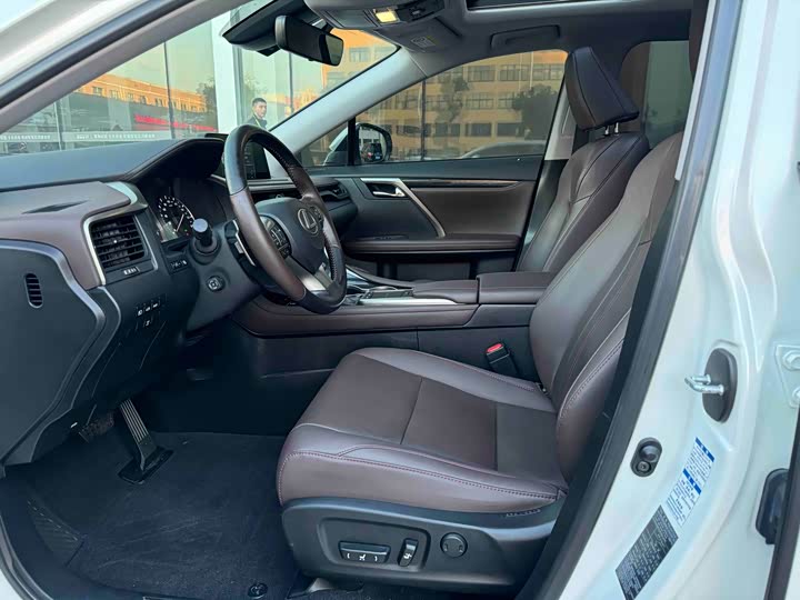 Фото 4 - Lexus RX