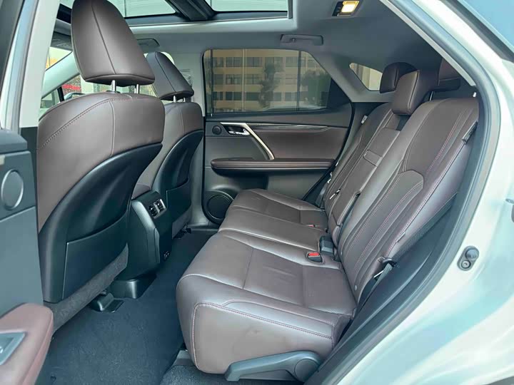 Фото 5 - Lexus RX