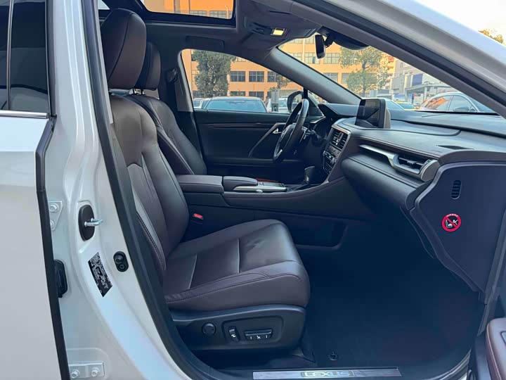 Фото 7 - Lexus RX