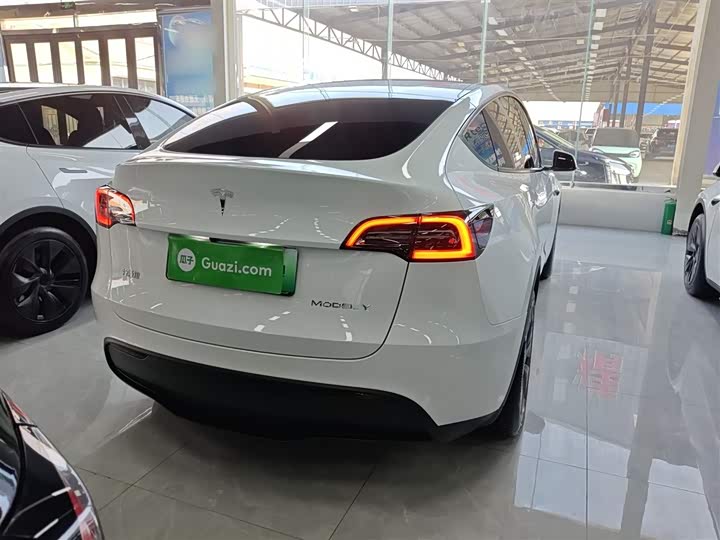 Фото 6 - Tesla Model Y