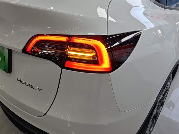 Фото 8 - Tesla Model Y