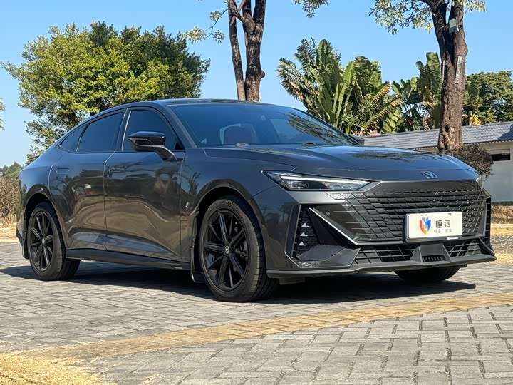 Фото 3 - Changan UNI-V