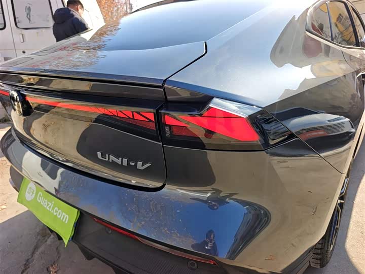 Фото 8 - Changan UNI-V