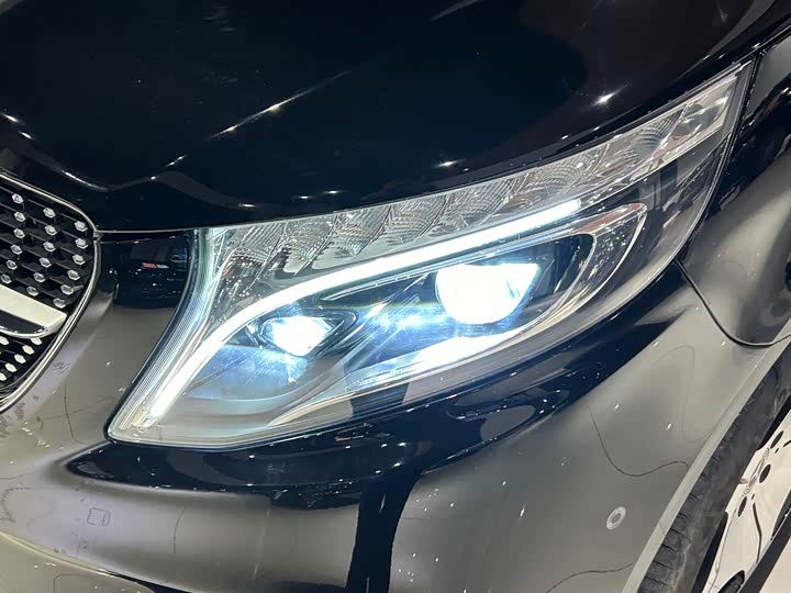 Фото 4 - Mercedes-Benz V-Class