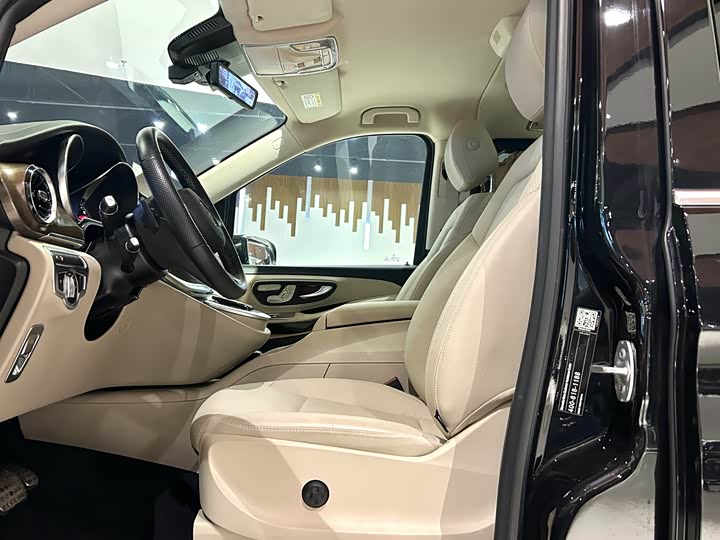 Фото 9 - Mercedes-Benz V-Class