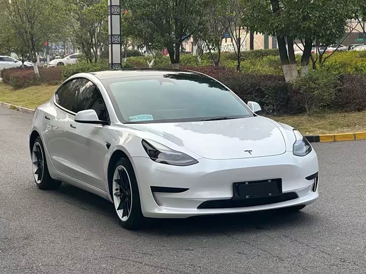 Фото 2 - Tesla Model 3