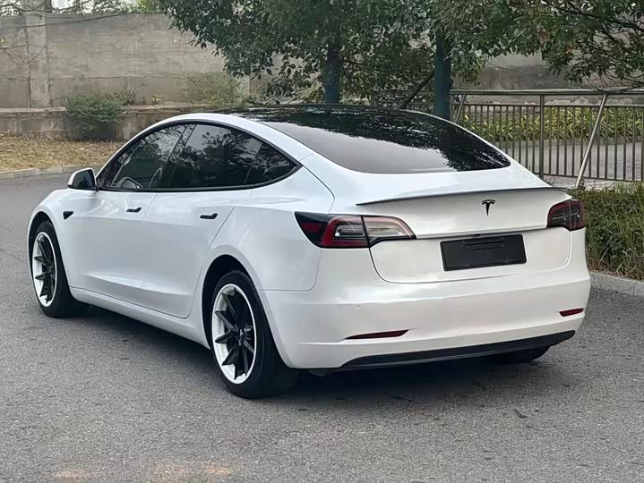 Фото 6 - Tesla Model 3