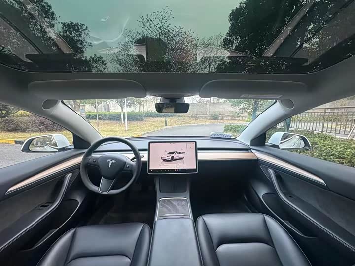 Фото 9 - Tesla Model 3