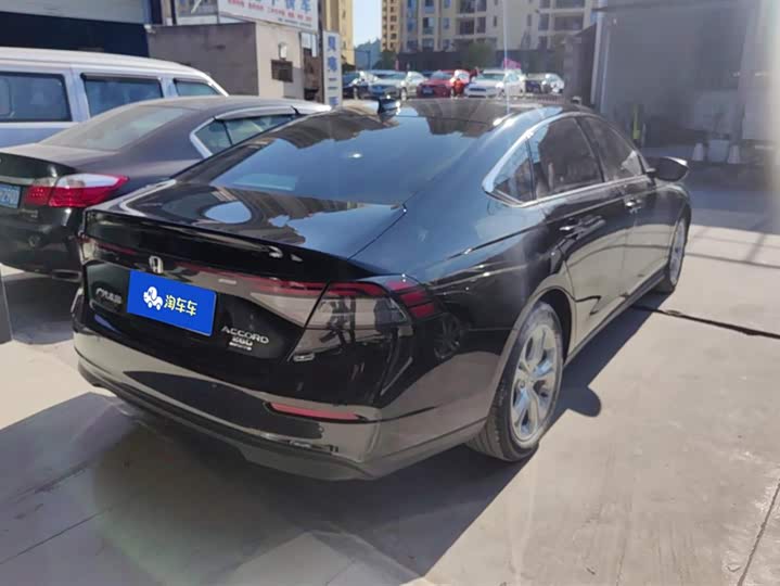 Фото 3 - Honda Accord